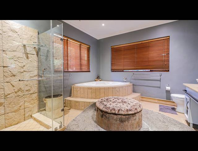 4 BEDROOM HOUSE FOR SALE IN FOURWAYS